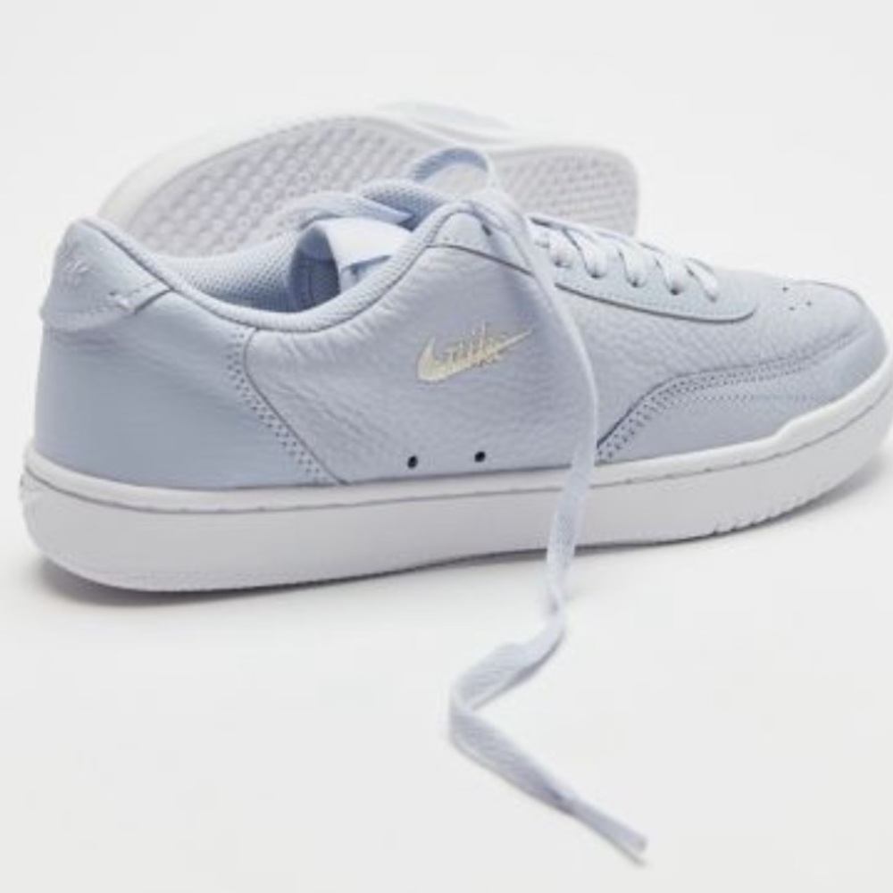 Nike Court Vintage Sneaker in lavender size 8.5
